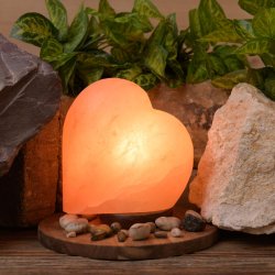 Hjerteformet saltlampe med tr�fod