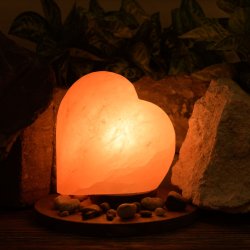 Hjerteformet saltlampe med tr�fod
