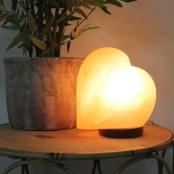Hjerteformet saltlampe med tr�fod